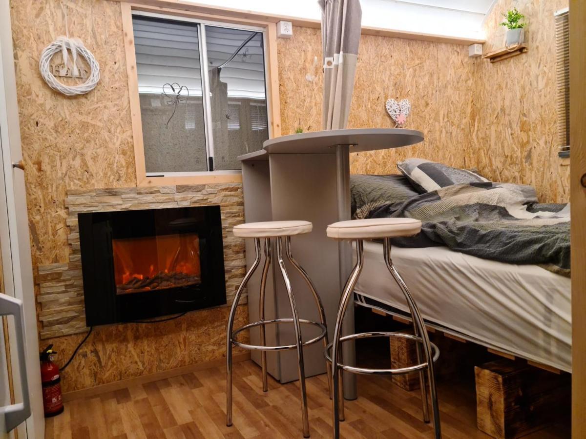 La Roulotte Appartement Travers Buitenkant foto